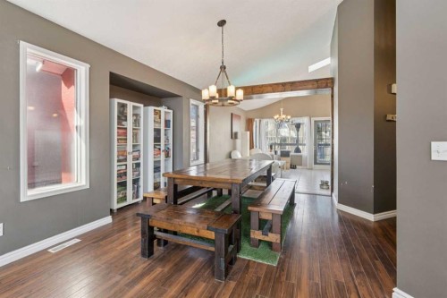 8373 Edgevalley Drive Nw, Calgary, AB - Indoor Photo Showing Dining Room