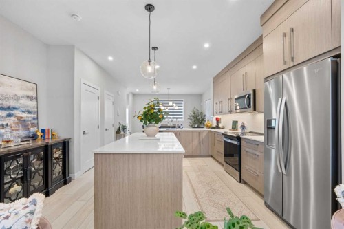 1053 West Lakeview, Chestermere, AB - Indoor Photo Showing Kitchen With Upgraded Kitchen