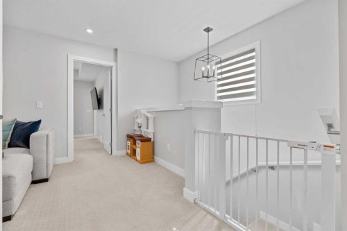 1053 West Lakeview, Chestermere, AB - Indoor Photo Showing Other Room