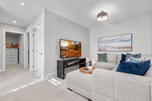 1053 West Lakeview, Chestermere, AB - Indoor Photo Showing Living Room