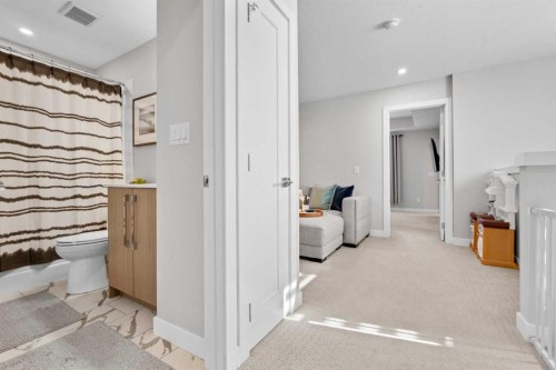 1053 West Lakeview, Chestermere, AB - Indoor Photo Showing Other Room