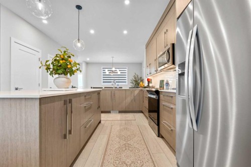 1053 West Lakeview, Chestermere, AB - Indoor Photo Showing Kitchen With Upgraded Kitchen