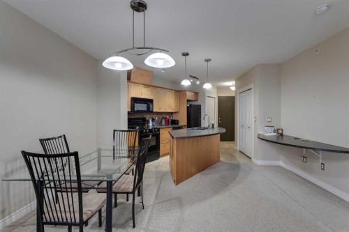 403-3101 34 Avenue Nw, Calgary, AB - Indoor Photo Showing Dining Room