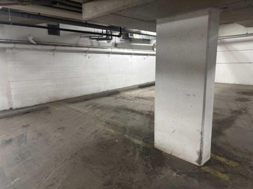 403-3101 34 Avenue Nw, Calgary, AB - Indoor Photo Showing Garage