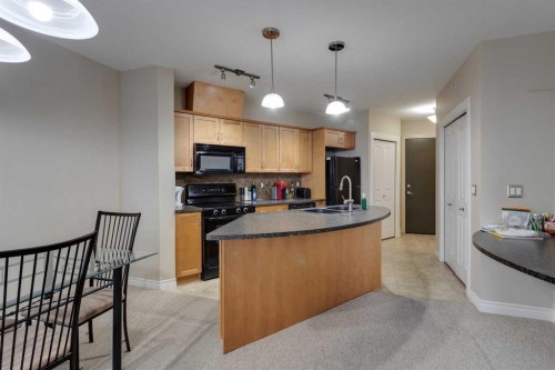 403-3101 34 Avenue Nw, Calgary, AB - Indoor Photo Showing Kitchen