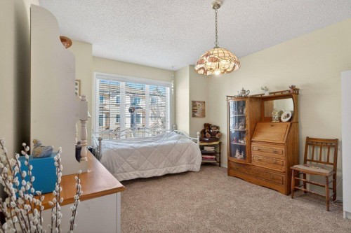 92 Hamptons Link Nw, Calgary, AB - Indoor Photo Showing Bedroom