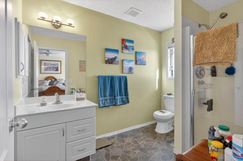 92 Hamptons Link Nw, Calgary, AB - Indoor Photo Showing Bathroom
