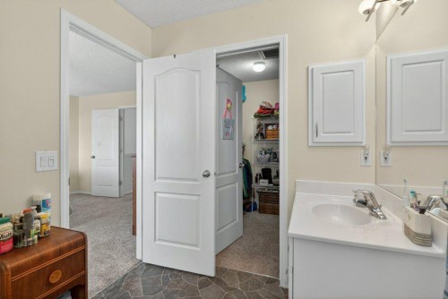 92 Hamptons Link Nw, Calgary, AB - Indoor Photo Showing Bathroom