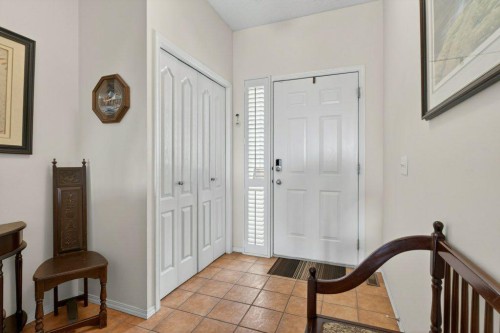 92 Hamptons Link Nw, Calgary, AB - Indoor Photo Showing Other Room