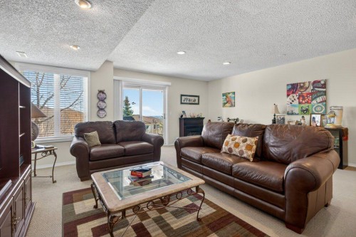 92 Hamptons Link Nw, Calgary, AB - Indoor Photo Showing Living Room