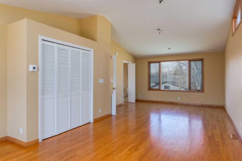 43 Mapleburn Drive Se, Calgary, AB - Indoor Photo Showing Other Room
