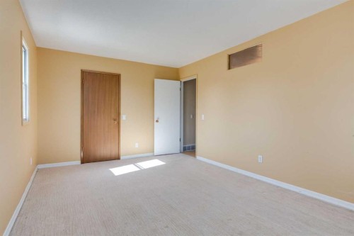 43 Mapleburn Drive Se, Calgary, AB - Indoor Photo Showing Other Room