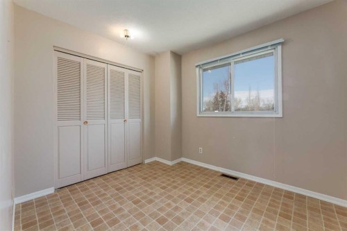 43 Mapleburn Drive Se, Calgary, AB - Indoor Photo Showing Other Room