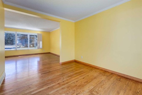 43 Mapleburn Drive Se, Calgary, AB - Indoor Photo Showing Other Room
