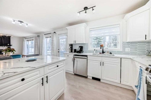 202 Hamptons Gardens Nw, Calgary, AB - Indoor Photo Showing Kitchen With Stainless Steel Kitchen With Upgraded Kitchen