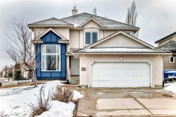 202 Hamptons Gardens NW Calgary, AB T3A 5X4