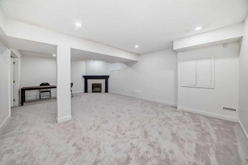 202 Hamptons Gardens Nw, Calgary, AB - Indoor