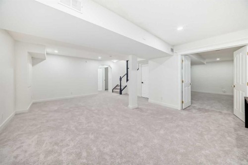 202 Hamptons Gardens Nw, Calgary, AB - Indoor Photo Showing Bedroom