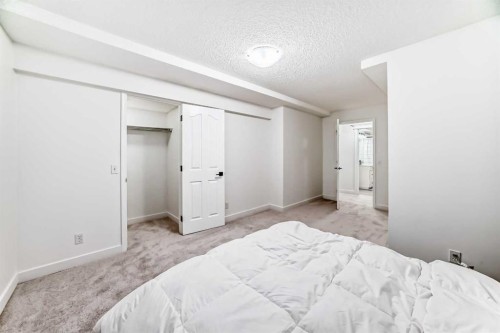 202 Hamptons Gardens Nw, Calgary, AB - Indoor Photo Showing Other Room