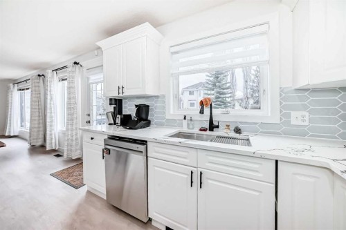 202 Hamptons Gardens Nw, Calgary, AB - Indoor Photo Showing Kitchen With Stainless Steel Kitchen