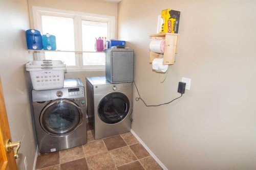 640 Mcculloch Crescent, Irricana, AB - Indoor Photo Showing Laundry Room