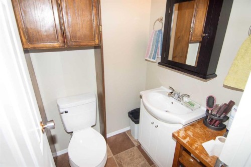 640 Mcculloch Crescent, Irricana, AB - Indoor Photo Showing Bathroom
