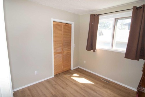 640 Mcculloch Crescent, Irricana, AB - Indoor Photo Showing Other Room
