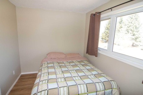 640 Mcculloch Crescent, Irricana, AB - Indoor Photo Showing Bedroom