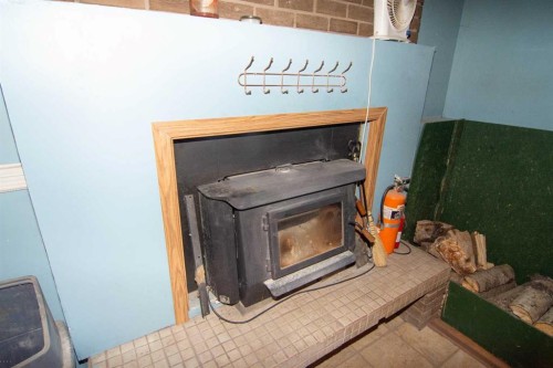640 Mcculloch Crescent, Irricana, AB - Indoor Photo Showing Living Room With Fireplace