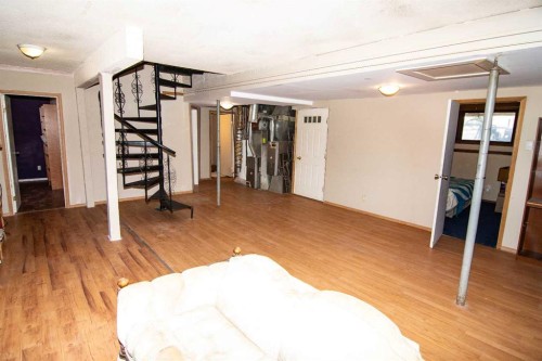 640 Mcculloch Crescent, Irricana, AB - Indoor