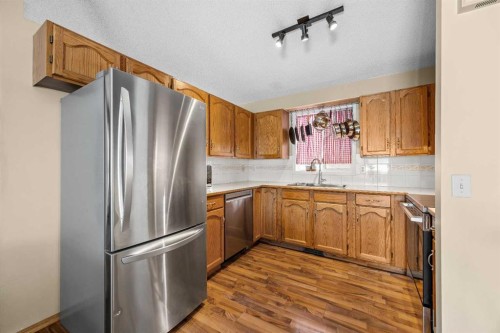 316 Coventry Close Ne, Calgary, AB - Indoor Photo Showing Kitchen