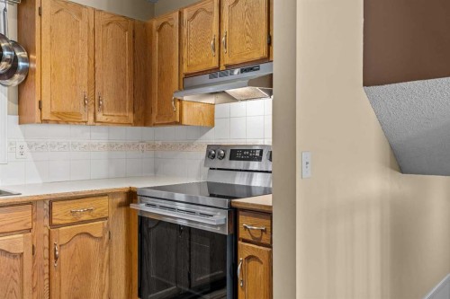 316 Coventry Close Ne, Calgary, AB - Indoor Photo Showing Kitchen