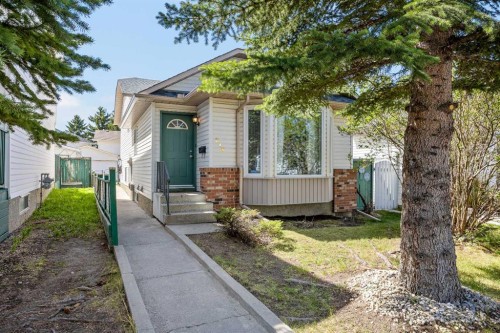 316 Coventry Close Ne, Calgary, AB - Outdoor