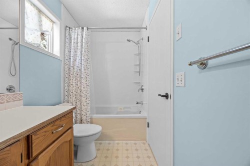 316 Coventry Close Ne, Calgary, AB - Indoor Photo Showing Bathroom