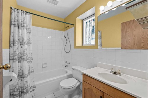 316 Coventry Close Ne, Calgary, AB - Indoor Photo Showing Bathroom