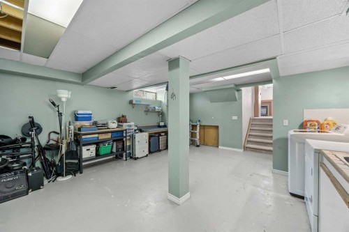 316 Coventry Close Ne, Calgary, AB - Indoor