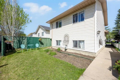 316 Coventry Close Ne, Calgary, AB - Outdoor