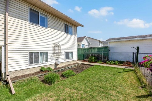 316 Coventry Close Ne, Calgary, AB - Outdoor With Exterior