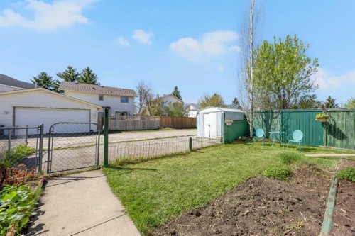 316 Coventry Close Ne, Calgary, AB - Outdoor