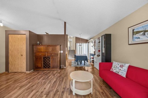 316 Coventry Close Ne, Calgary, AB - Indoor