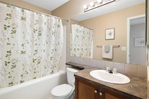 47 Covehaven Mews Ne, Calgary, AB - Indoor Photo Showing Bathroom