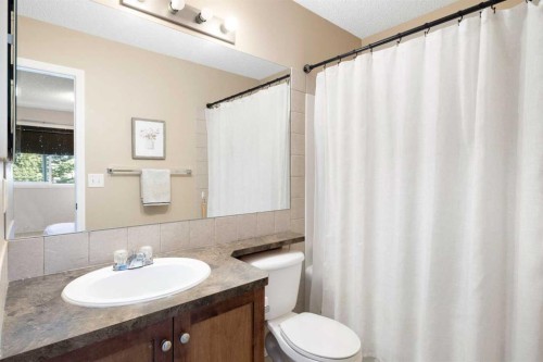 47 Covehaven Mews Ne, Calgary, AB - Indoor Photo Showing Bathroom