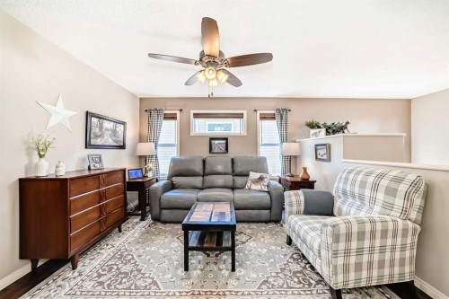 355 Ranch Ridge Court, Strathmore, AB - Indoor Photo Showing Living Room