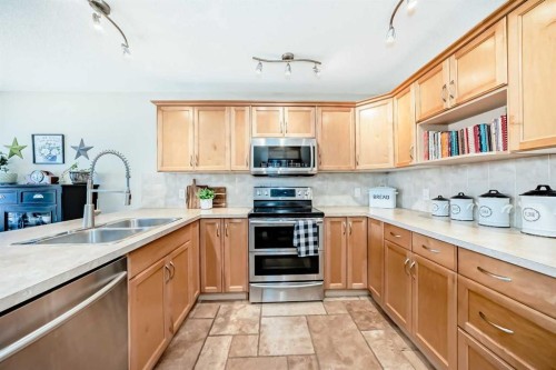 355 Ranch Ridge Court, Strathmore, AB - Indoor Photo Showing Kitchen With Double Sink