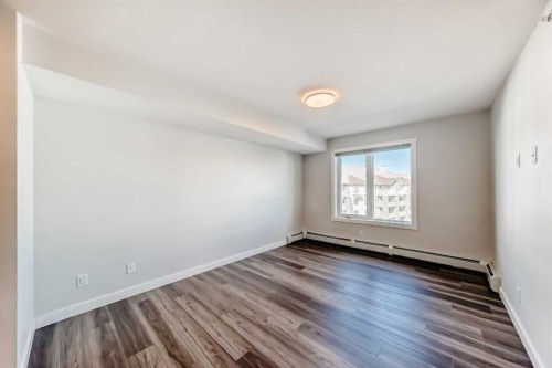2425-6118 80 Avenue Ne, Calgary, AB - Indoor Photo Showing Other Room