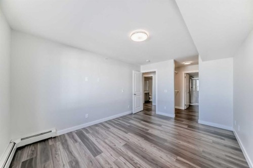 2425-6118 80 Avenue Ne, Calgary, AB - Indoor Photo Showing Other Room