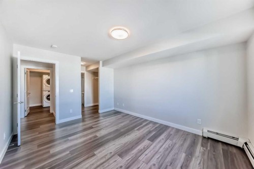 2425-6118 80 Avenue Ne, Calgary, AB - Indoor Photo Showing Other Room
