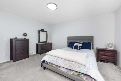 19 Skyview Ranch Crescent Ne, Calgary, AB - Indoor Photo Showing Bedroom