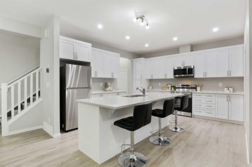 567 Osborne Drive Sw, Airdrie, AB - Indoor Photo Showing Kitchen