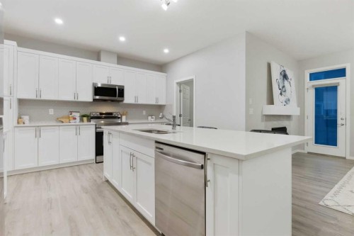 567 Osborne Drive Sw, Airdrie, AB - Indoor Photo Showing Kitchen